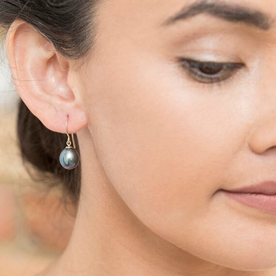 Juliane Black Earrings